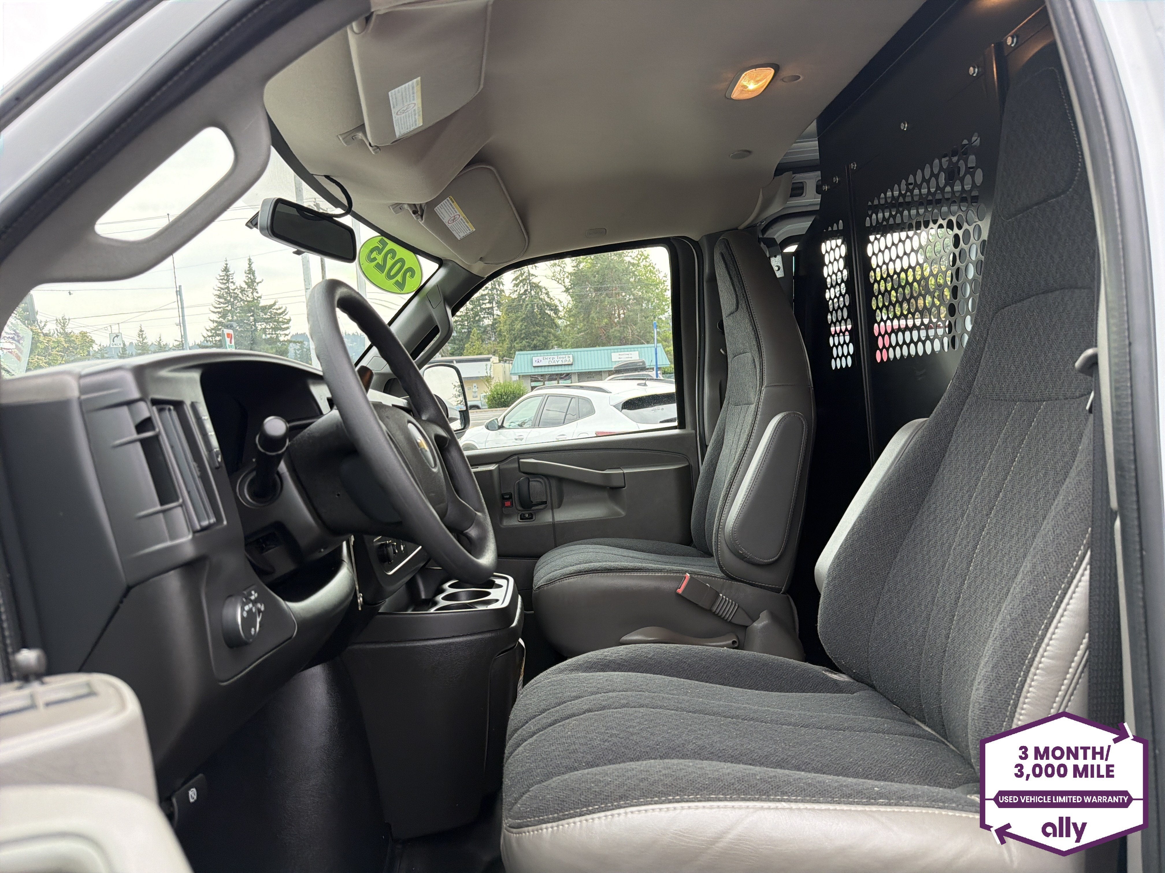 2025 Chevrolet Express Cargo WT