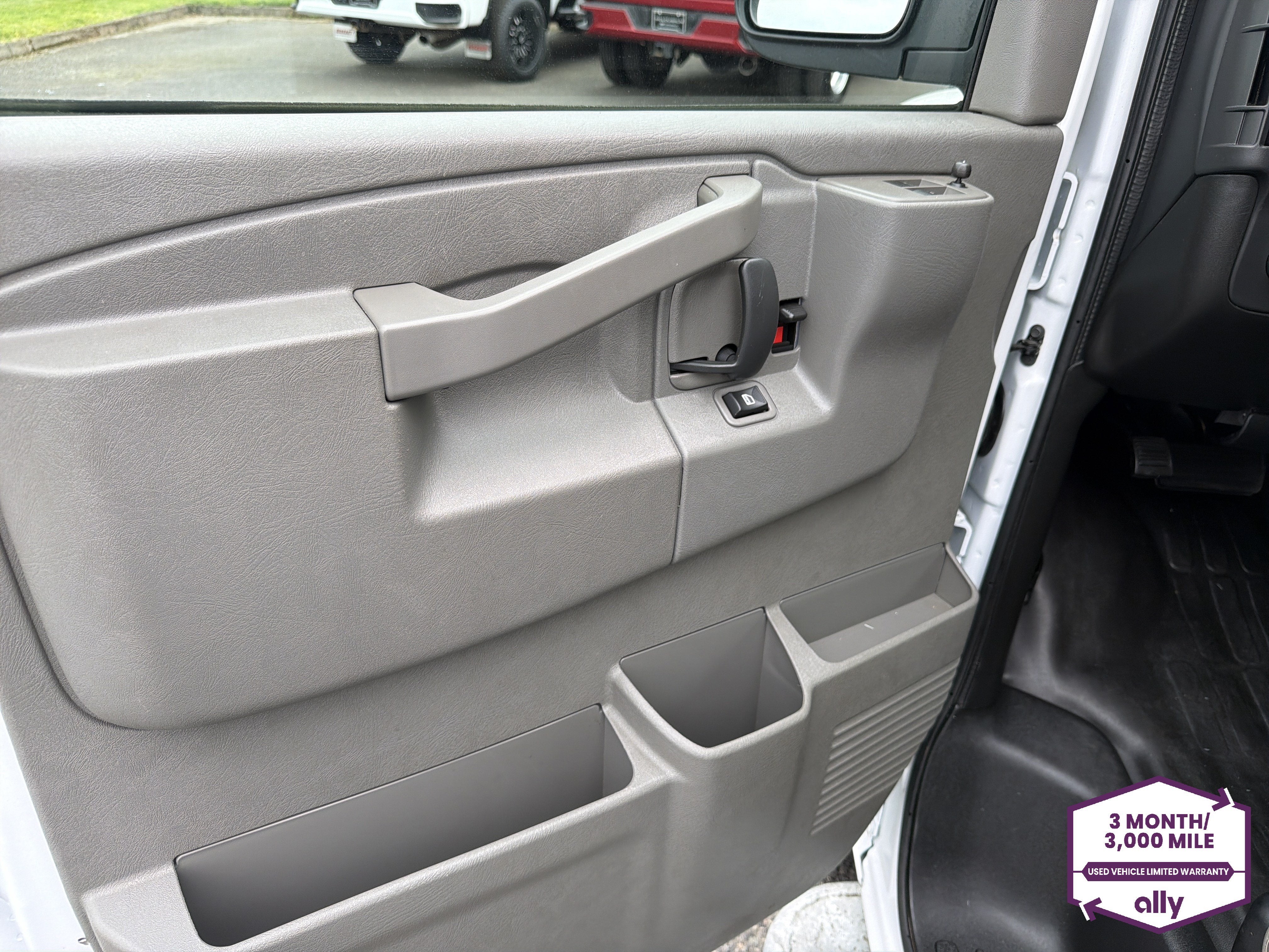 2025 Chevrolet Express Cargo WT