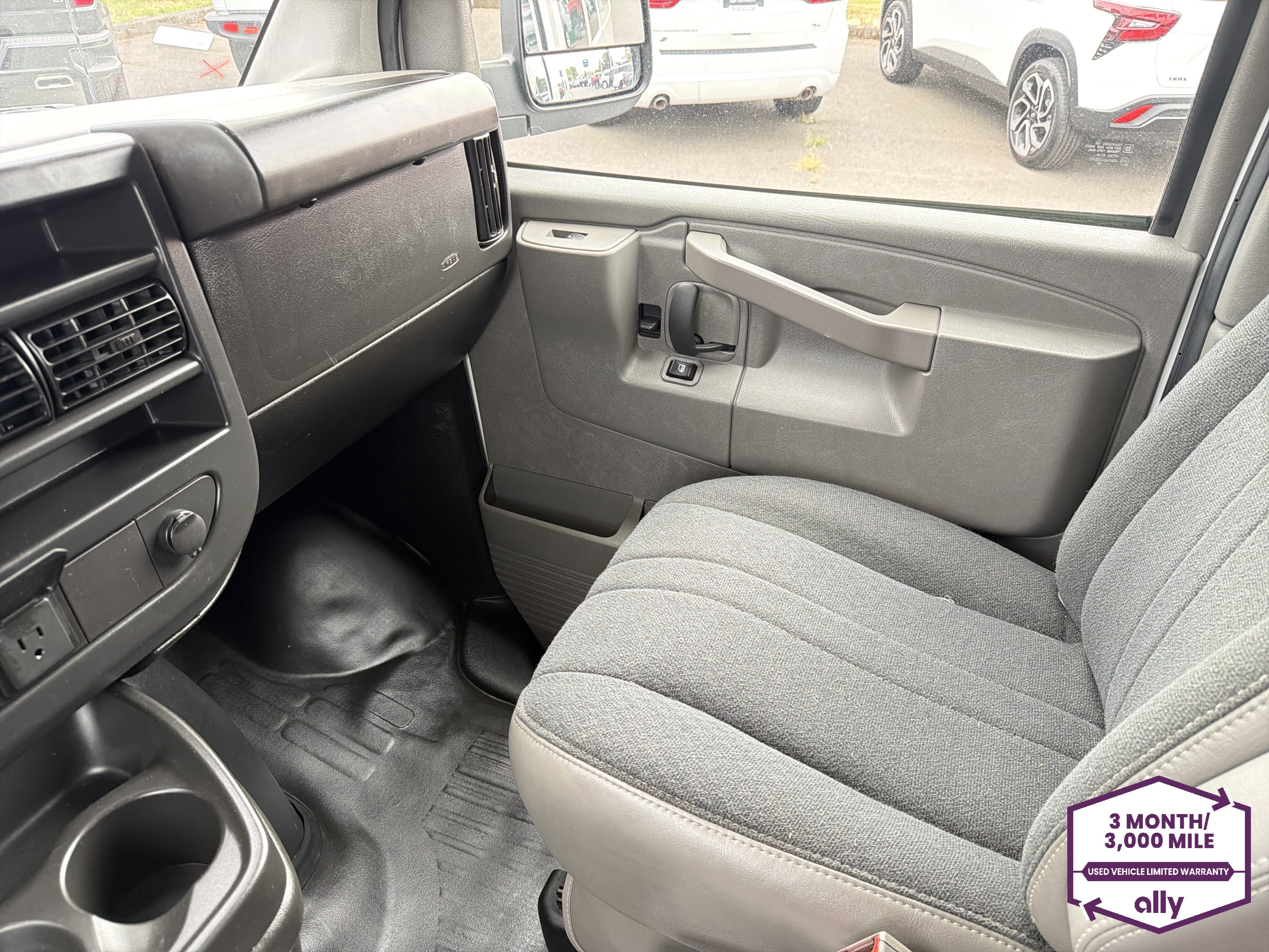 2025 Chevrolet Express Cargo WT