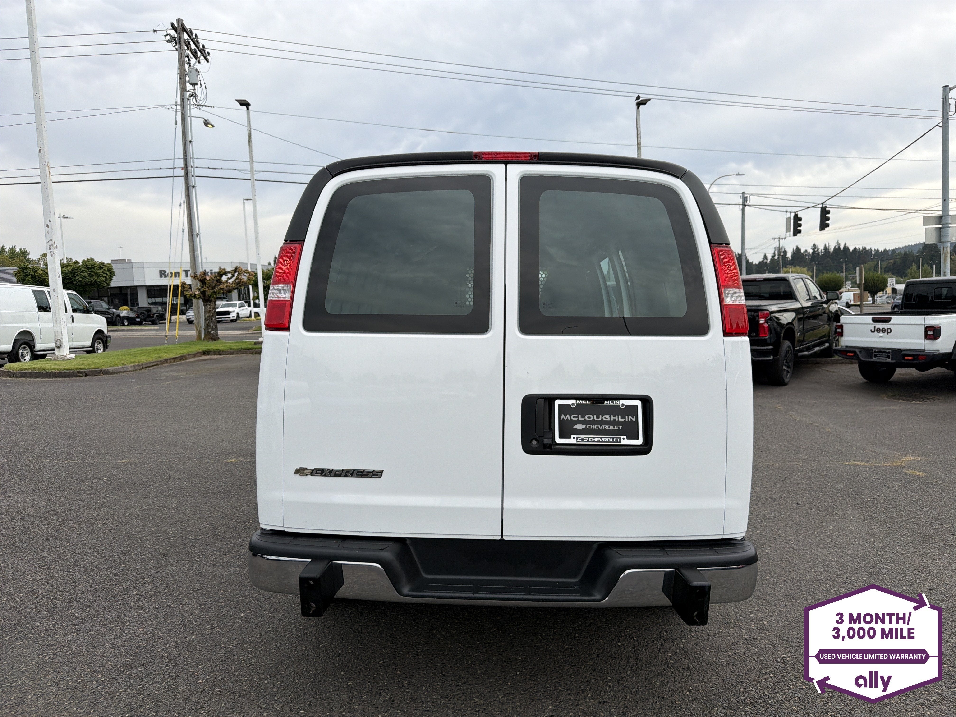 2025 Chevrolet Express Cargo WT