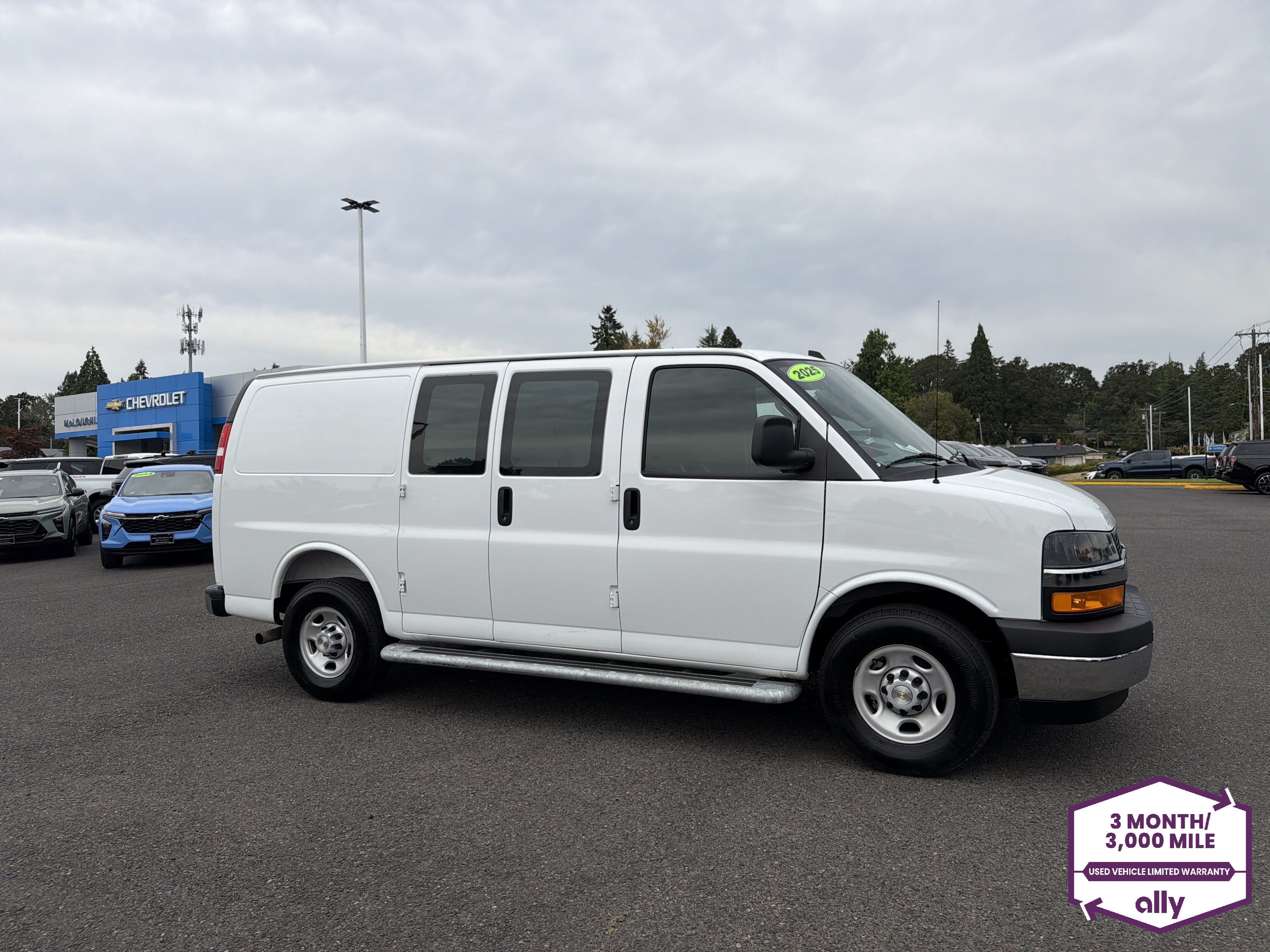2025 Chevrolet Express Cargo WT