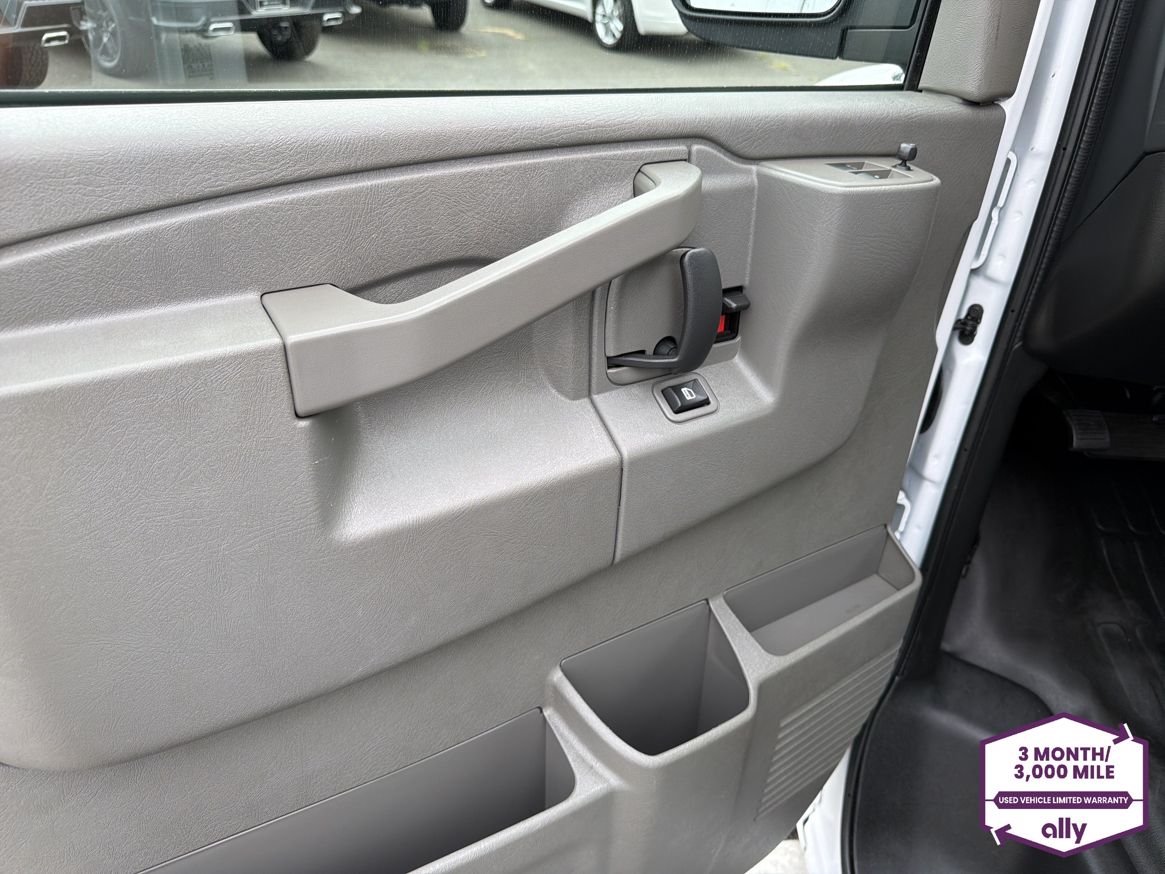 2025 Chevrolet Express Cargo WT