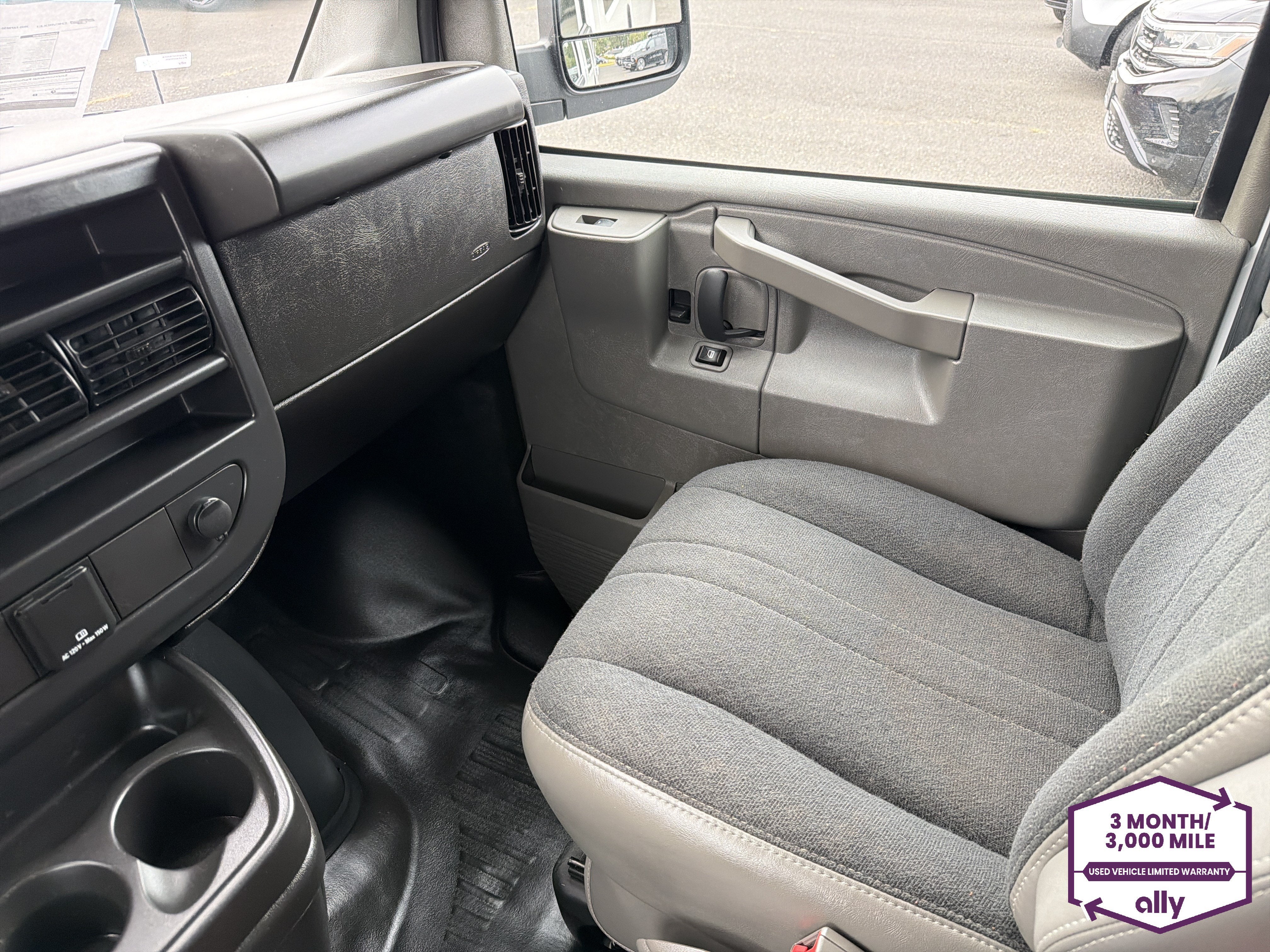 2025 Chevrolet Express Cargo WT