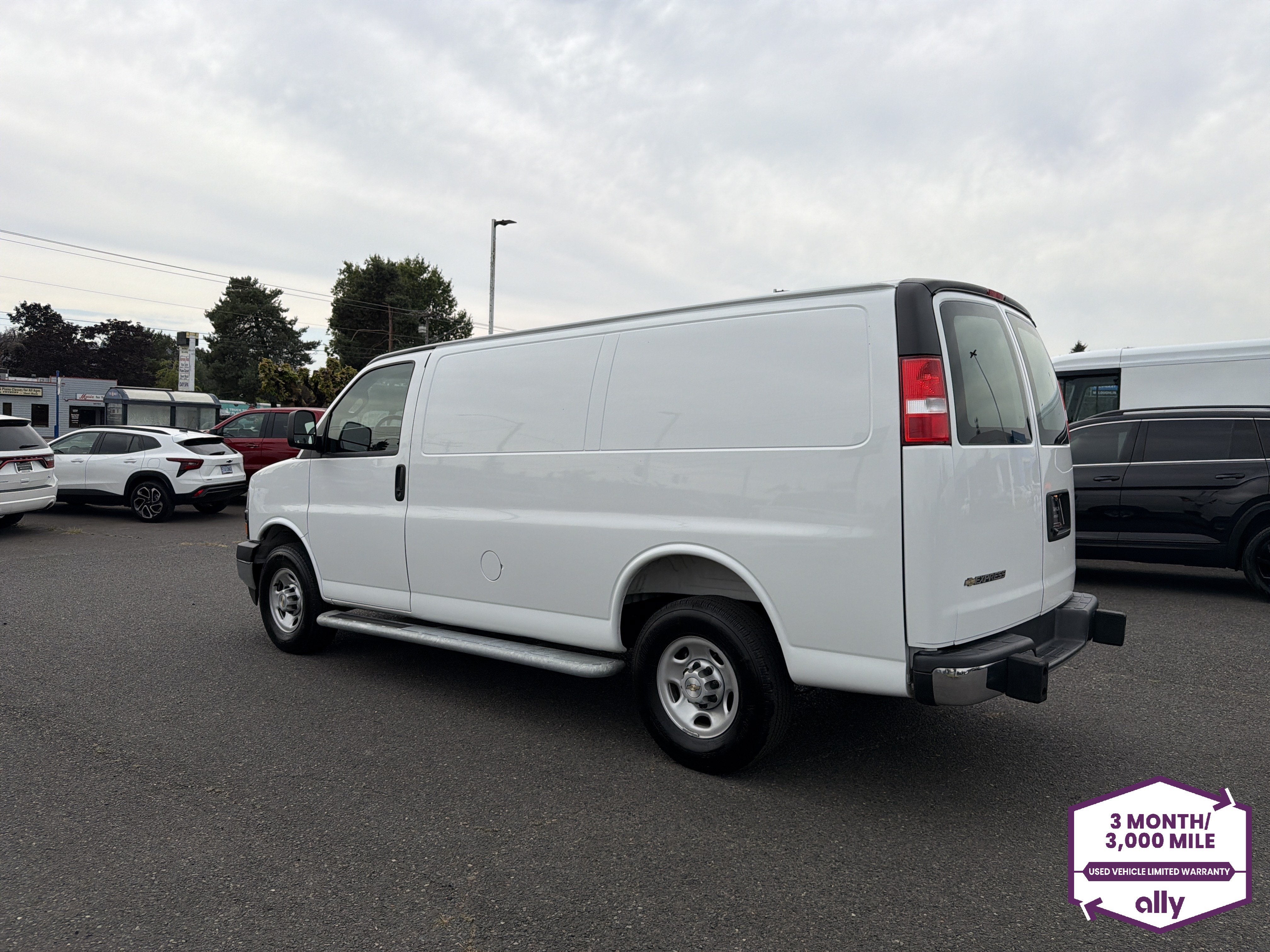 2025 Chevrolet Express Cargo WT