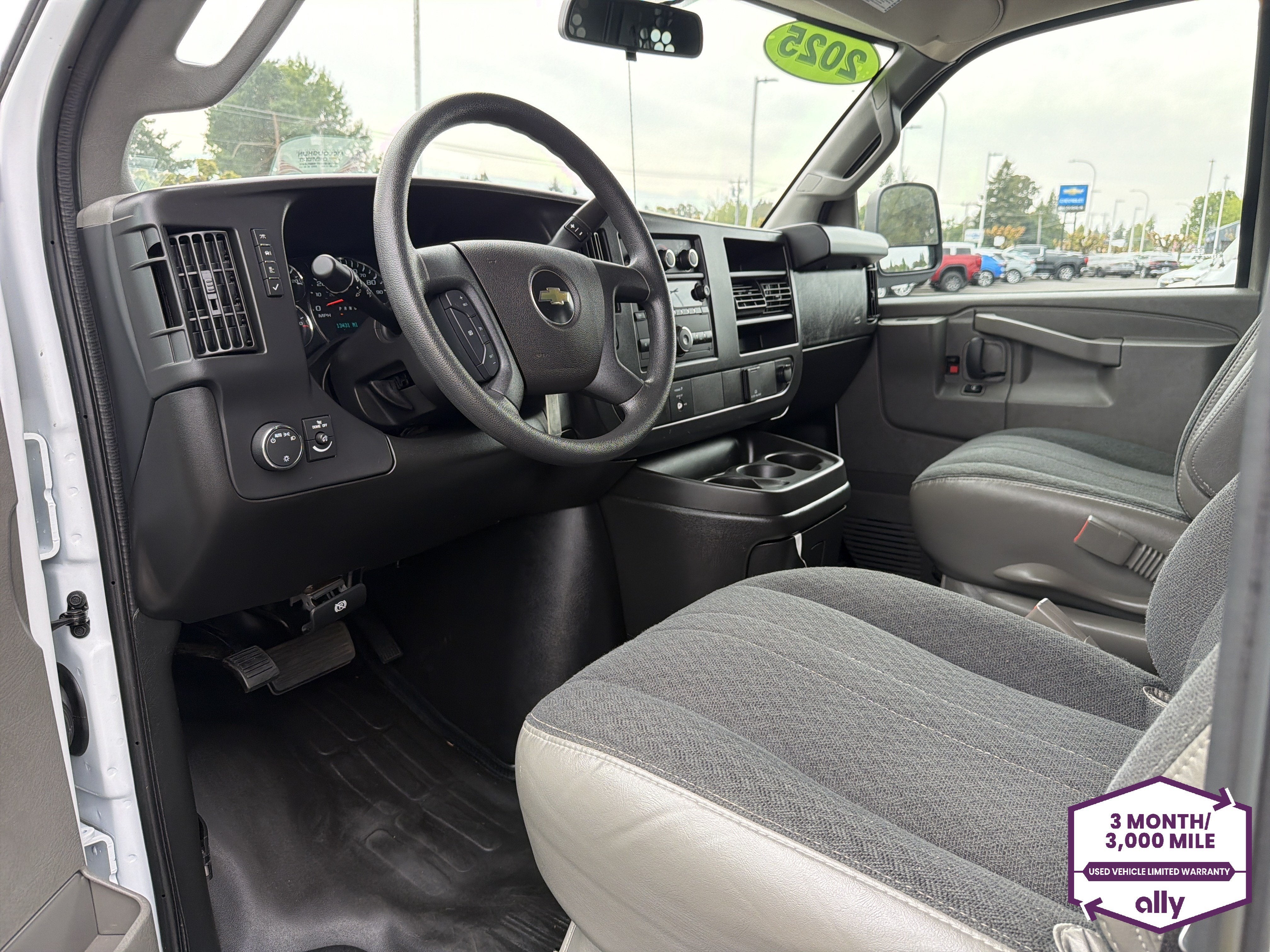 2025 Chevrolet Express Cargo WT