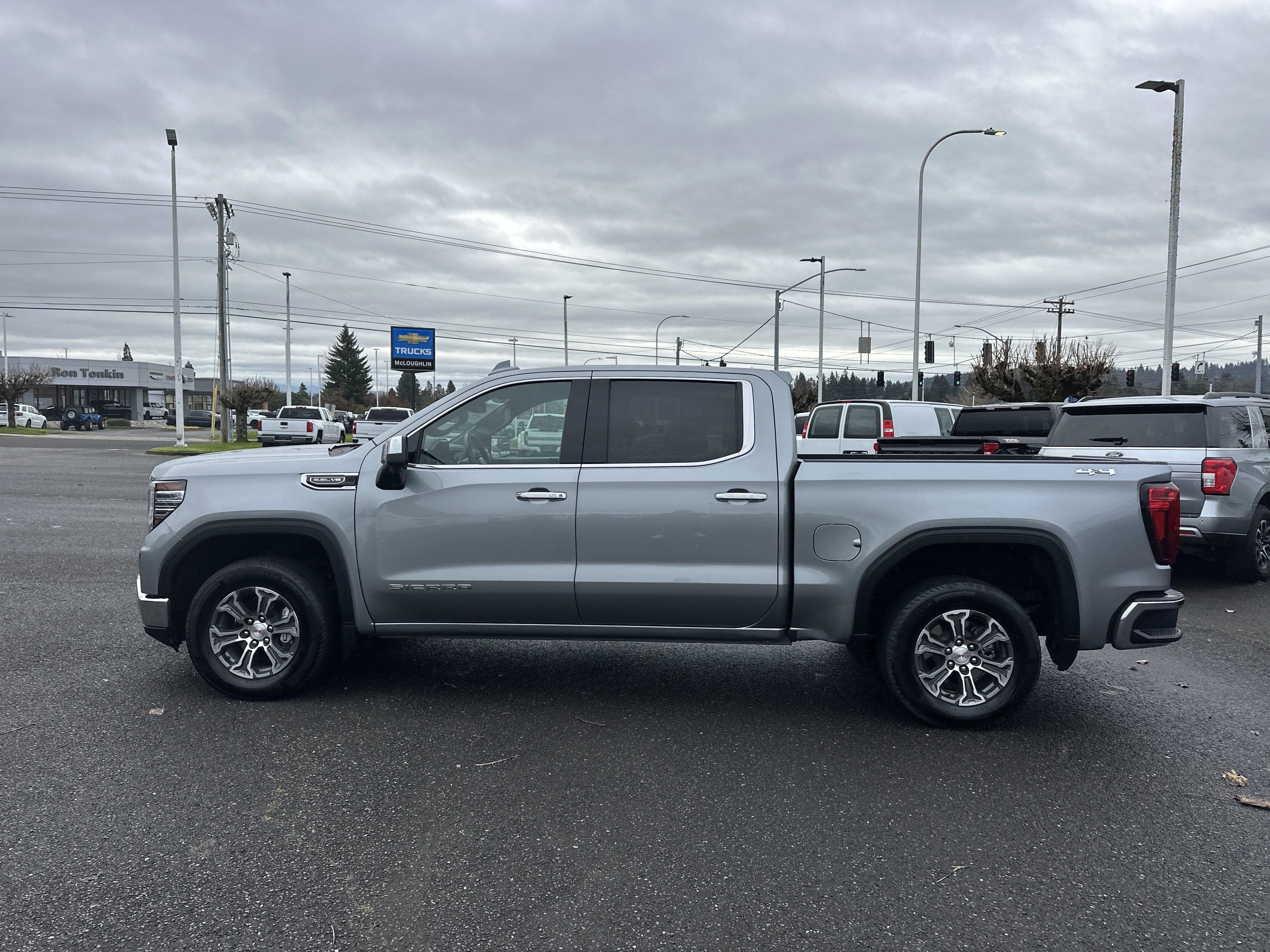 2024 GMC Sierra 1500 SLT