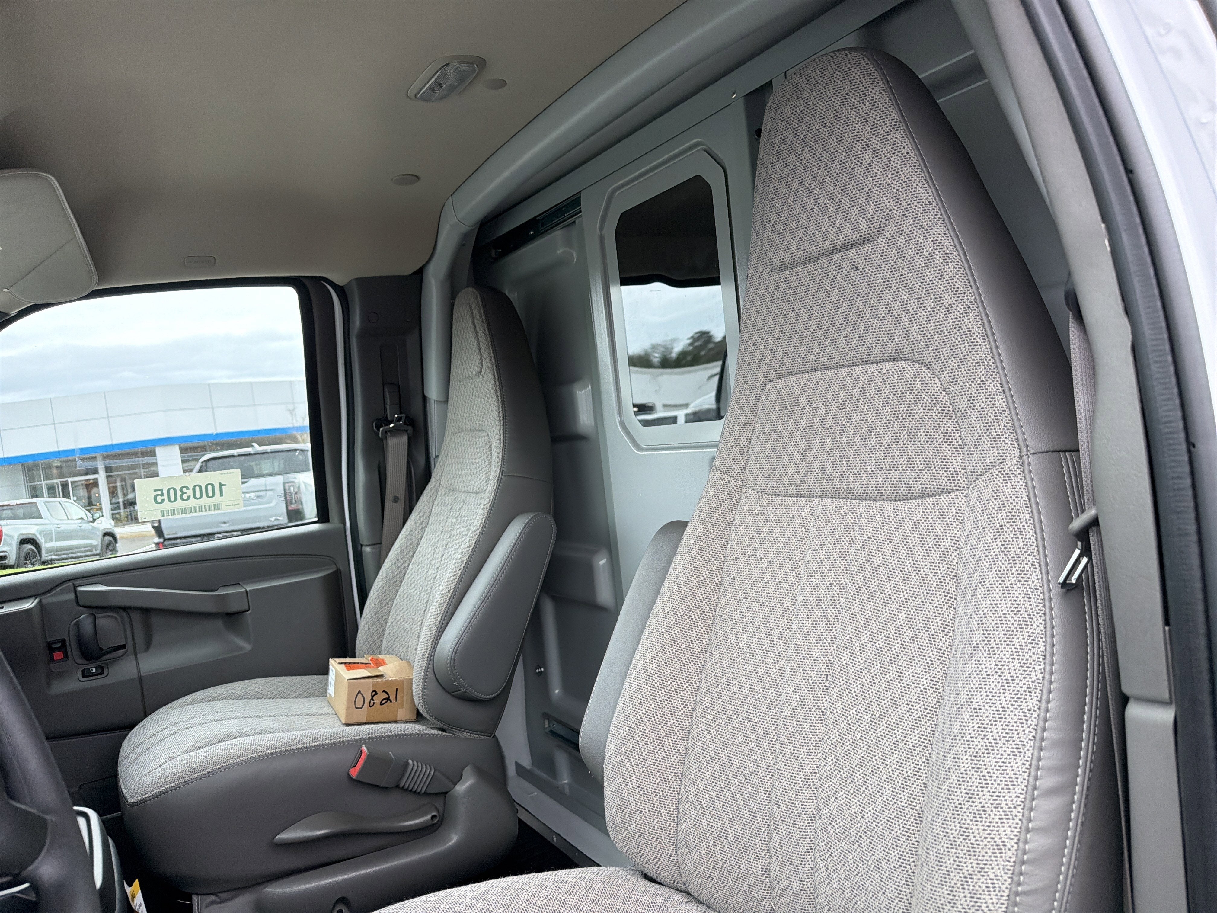 2026 Chevrolet Express Cutaway 3500 1WT