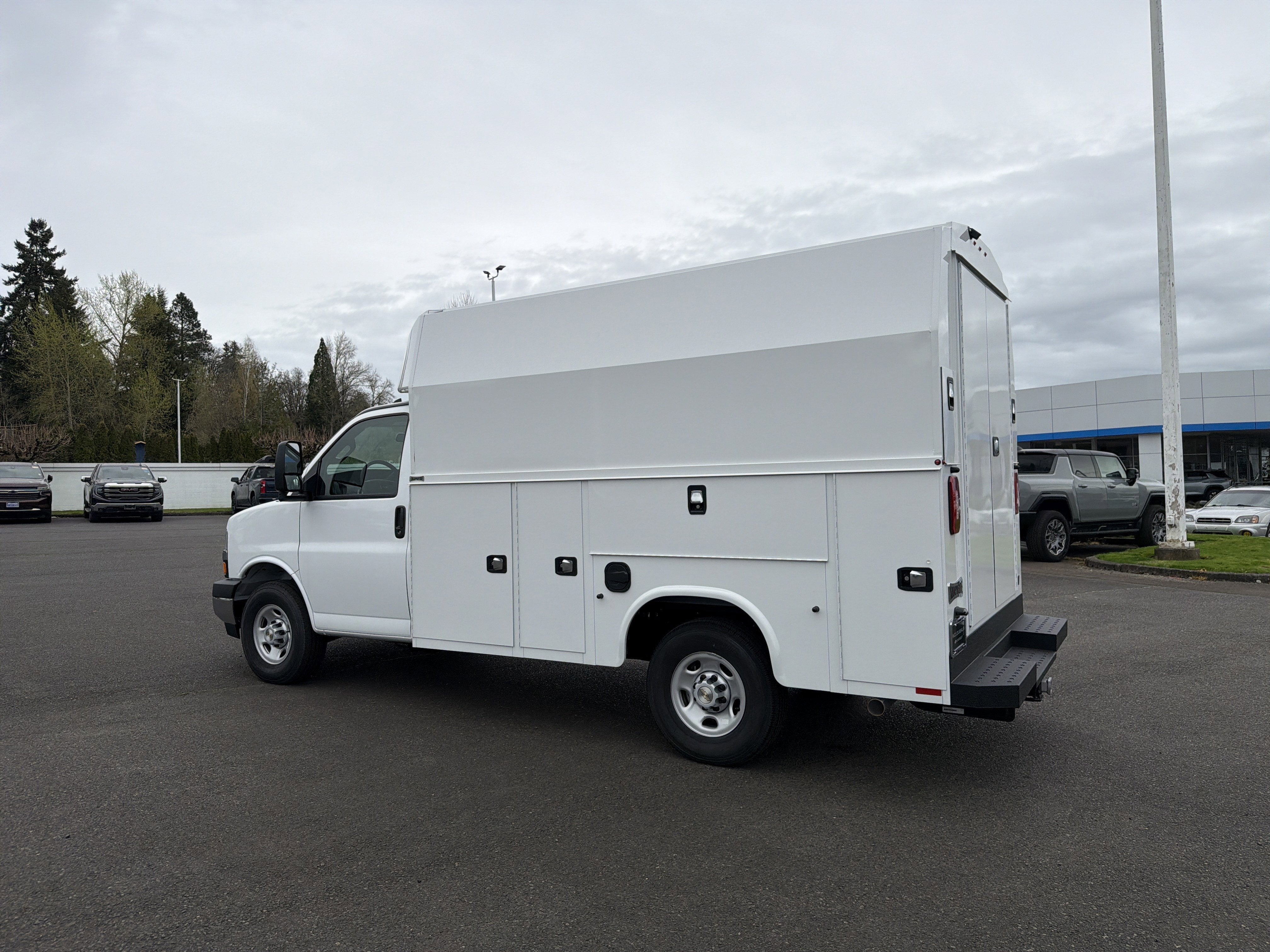2026 Chevrolet Express Cutaway 3500 1WT