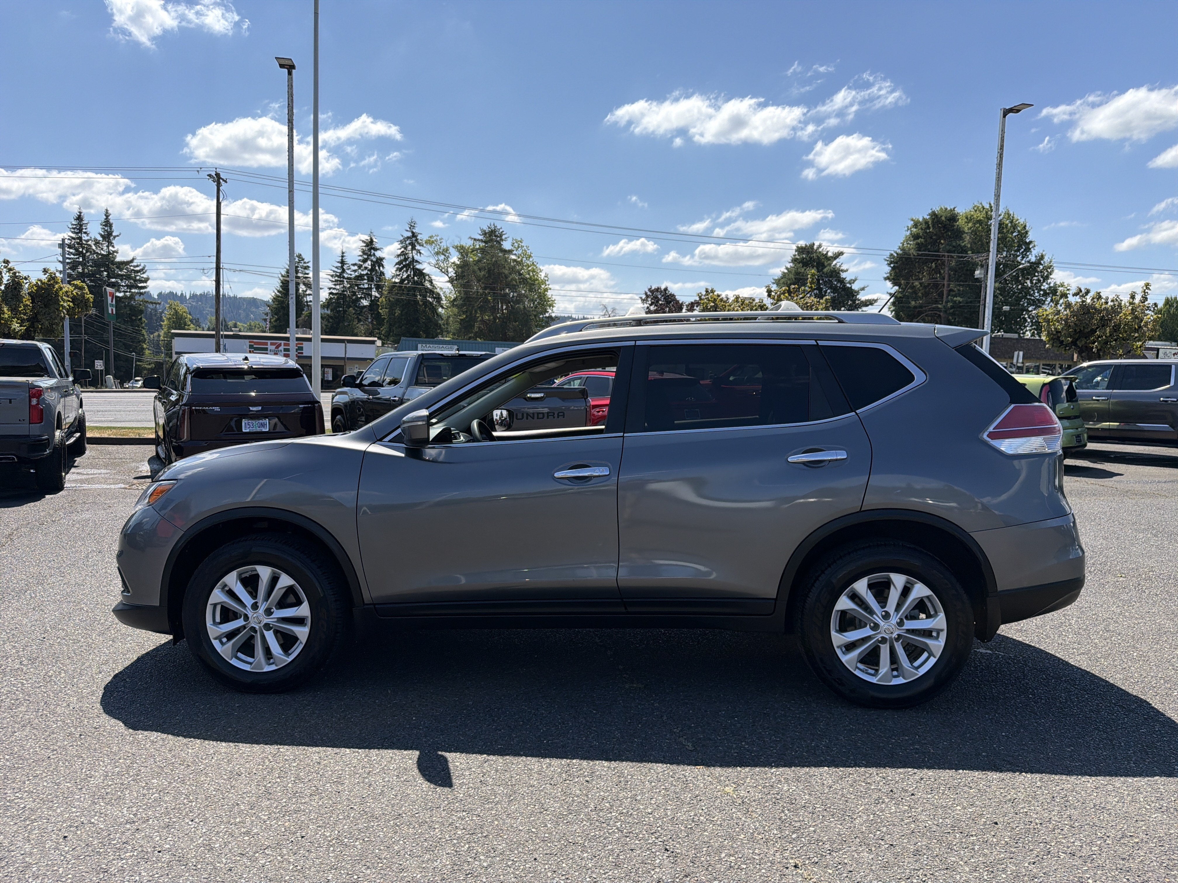 Used 2014 Nissan Rogue SV with VIN 5N1AT2MV4EC834500 for sale in Milwaukie, OR