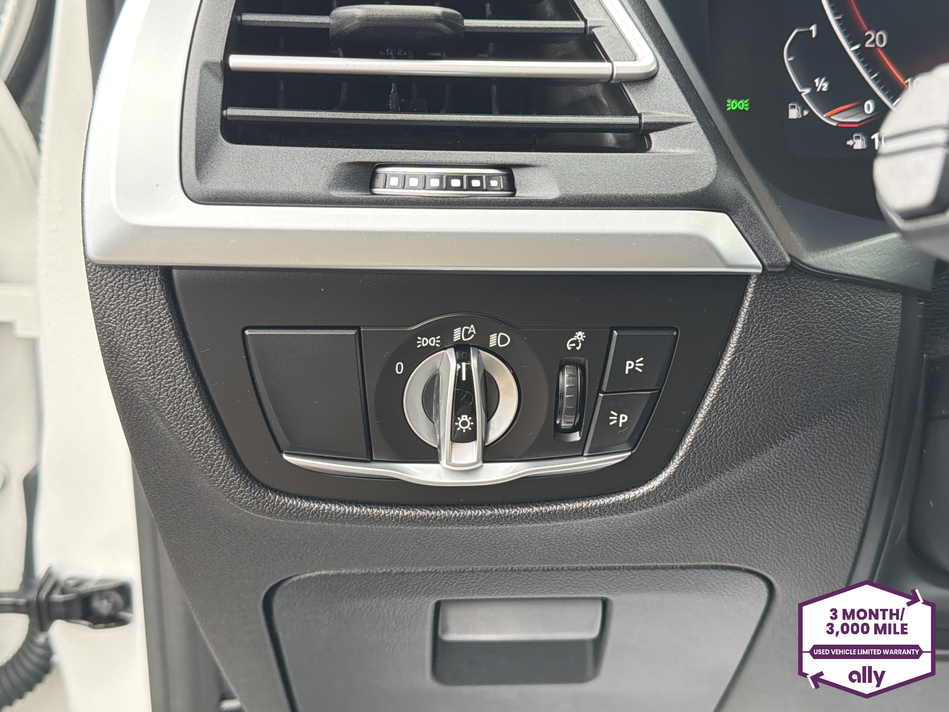 2025 BMW X4 xDrive30i